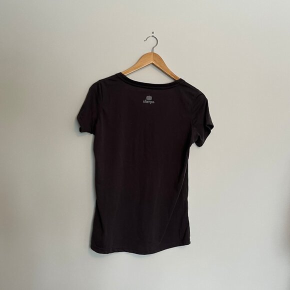 NWT. Sherpa Adventure Gear. T-Shirt. Dark Grey Color. Size M. Womens. - Picture 3 of 6